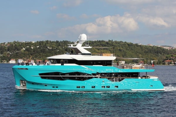 Numarine-green-yacht