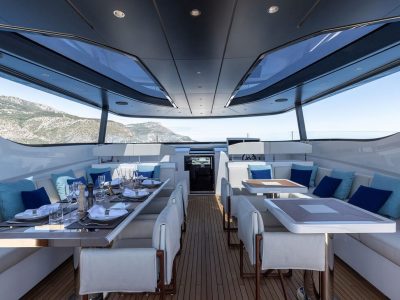 Motor Yacht DOPAMINE alfresco dining